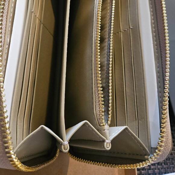 Coach Long Zip Around Wallet In Signature Canvas - Boxed - NWT - Picture 7 of 13